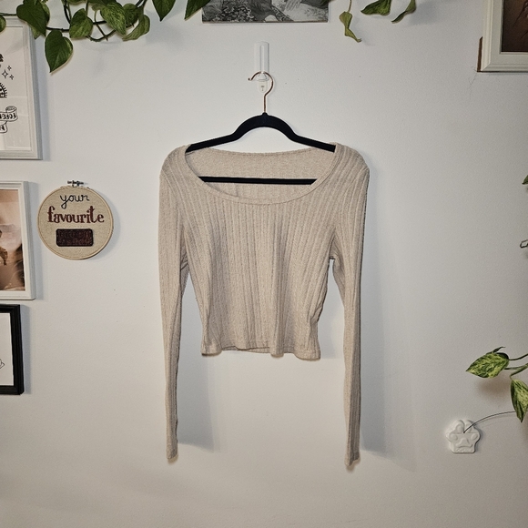 *FREE IN A BUNDLE* Ribbed Cream Knit Cropped Long Sleeve Top - Picture 1 of 4
